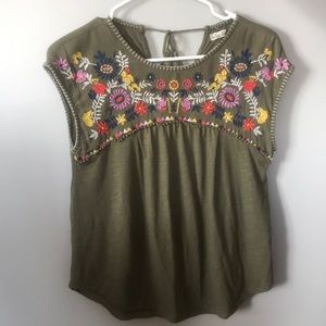 Sleeveless, embroidered top.